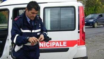 Cade dalla bici e sbatte la testa: lucchese muore a 70 anni