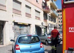 Fiamme in un appartamento al sesto piano di via dei Cavalieri 