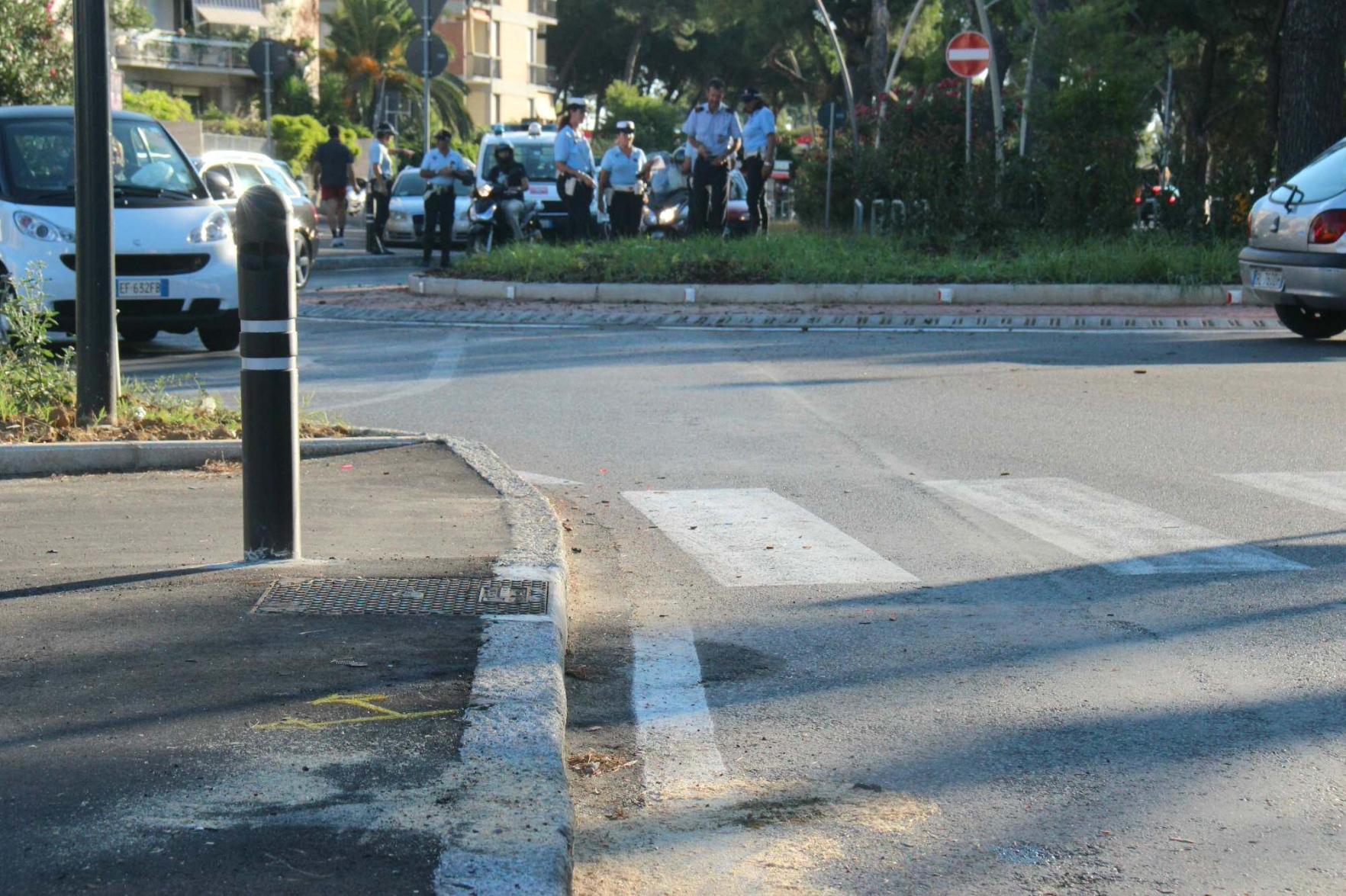 Commercianti e residenti avevano già raccolto firme contro la rotatoria «Avevamo suggerito un progetto alternativo, ora la strada è più pericolosa»     