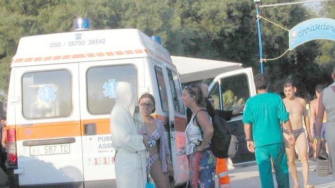 Infarto mentre gioca nel gabbione: salvato davanti al figlio