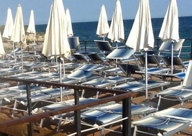 Stabilimenti balneari su piattaforme di legno 