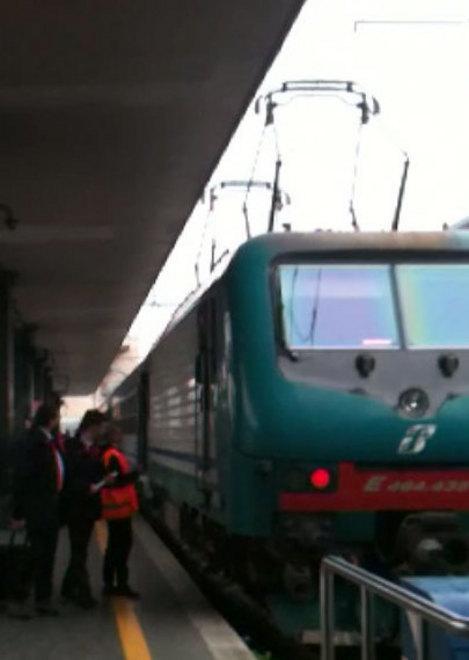 Treno in tilt sulla Lucca-Aulla 