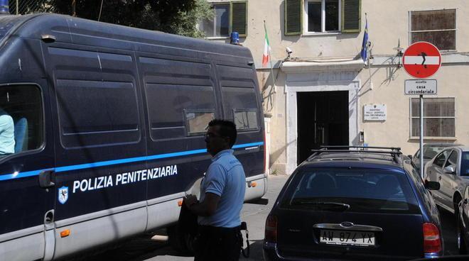 Risse e tentati suicidi, polizia penitenziaria senza uomini e mezzi 