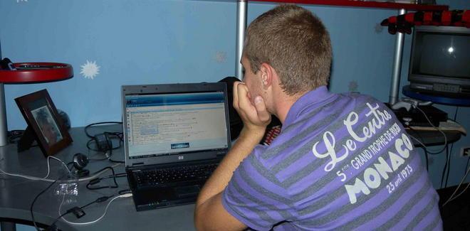 Ragazzini si spogliano in videochat su Facebook 