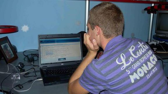 Ragazzini si spogliano in videochat su Facebook
