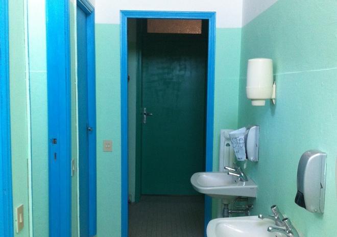 «La scuola dei nostri figli l’abbiamo dipinta noi» 