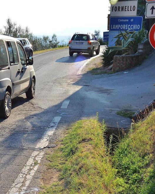 Sbatte la faccia su un muretto e muore 