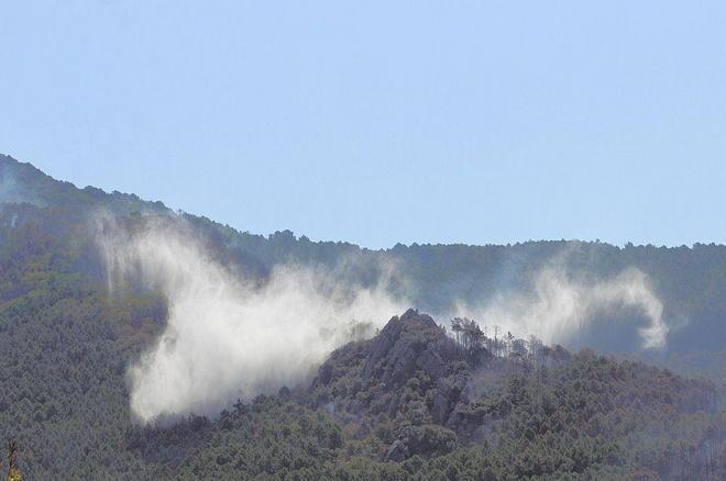 Torna a bruciare il bosco nella zona della Verruca 