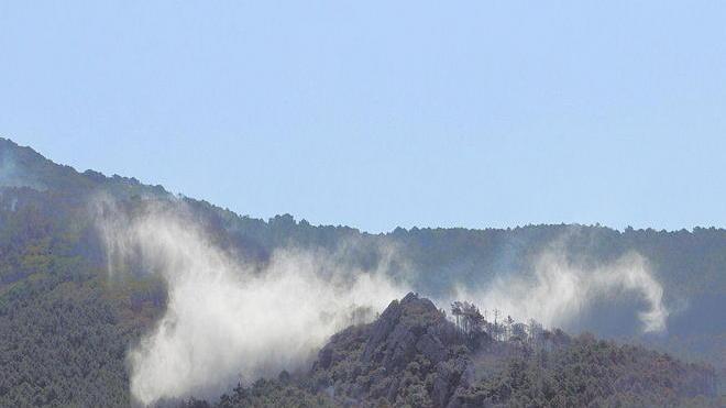Torna a bruciare il bosco nella zona della Verruca