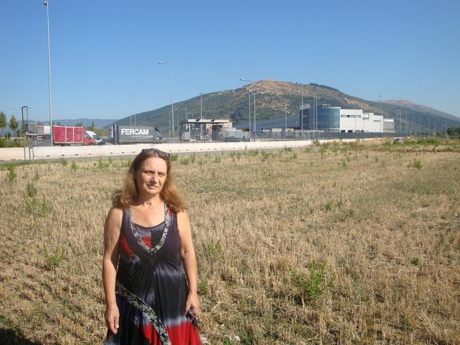 A Prato la villetta soffocata tra l’Interporto e due bretelle extraurbane 