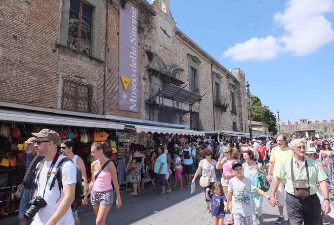Bancarelle al Duomo, lo spostamento ci sarà il 13 settembre 