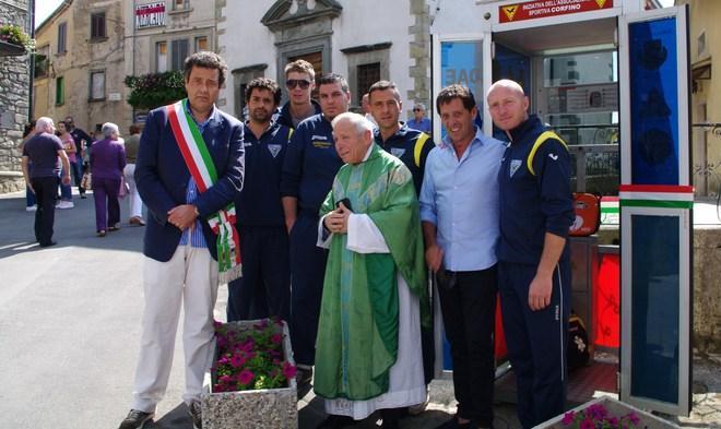 Un defibrillatore nella cabina telefonica