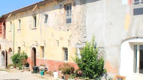 Nella fattoria le donne imparano un nuovo lavoro