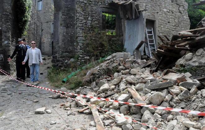 Passeggiata solidale degli amministratori per trovare i fondi