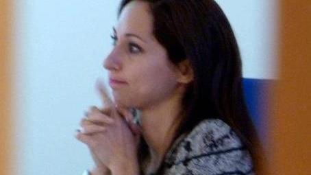 Le tolgono la figlia perchè deve andare a lavorare in Messico