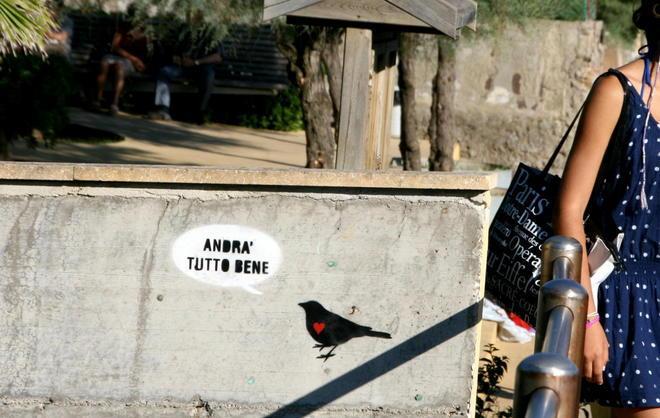 Caccia all’autore del murales portafortuna 