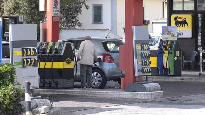 Benzina, prezzi in aumento: per il gasolio rincari record