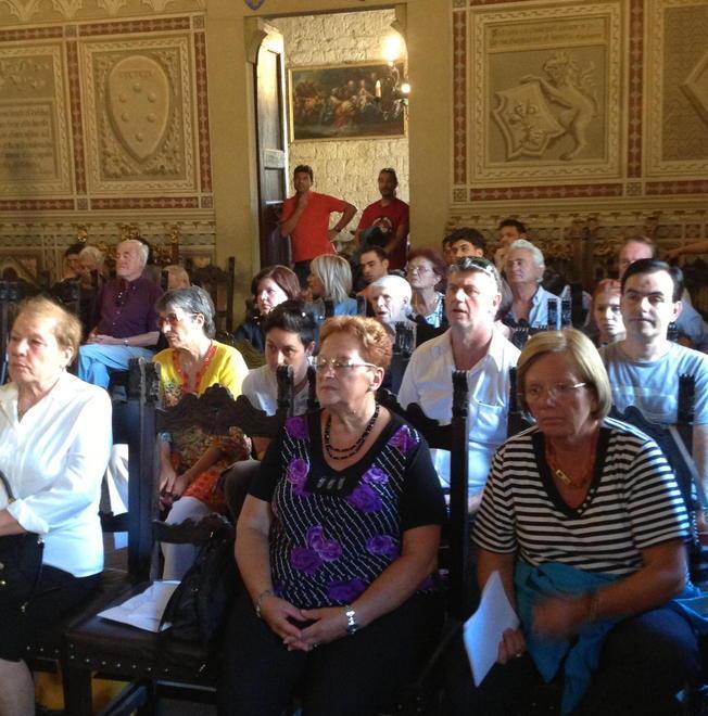 Le opposizioni prendono le distanze 