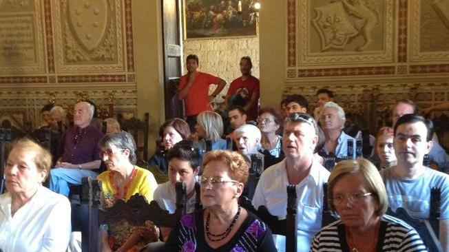Le opposizioni prendono le distanze