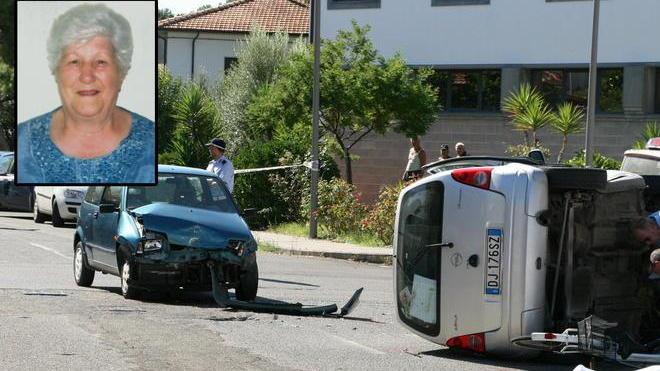 Le piomba addosso un’auto, muore