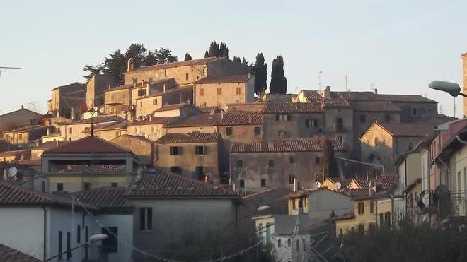 Tetto rotto in chiesa I soldi ci sono ma i lavori “latitano”