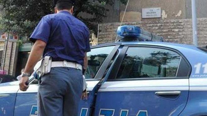 Cade dopo lo scippo e si frattura