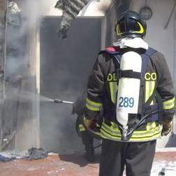 Va a fuoco una cucina a Ponte a Egola paura per i proprietari, ingenti i danni