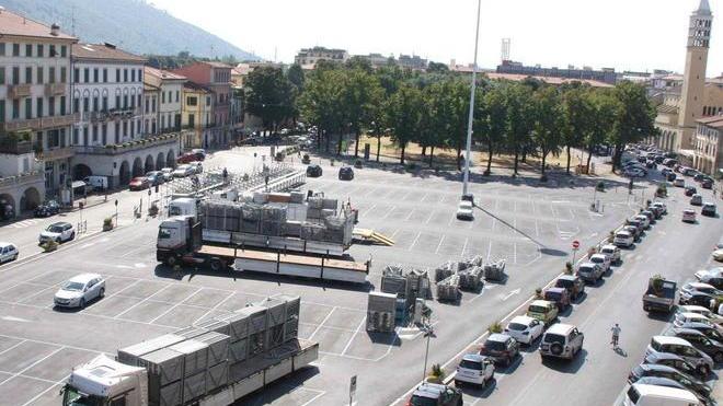 Prato, la Cgil boccia senza appello la doppia circolazione su un lato di piazza Mercatale