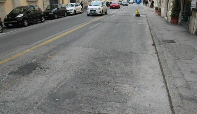 Da via Goito a via Marconi, ecco il tour delle buche 