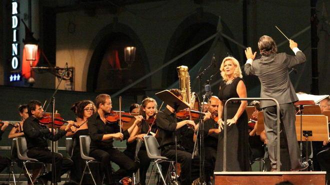 Prato si divide tra Jerry Calà e il concerto della Camerata strumentale