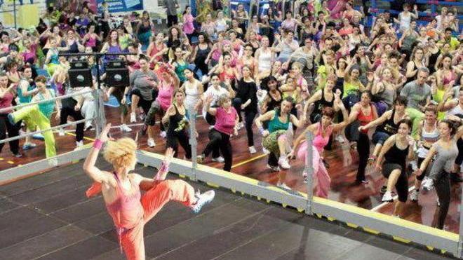 È zumba time allo stadio la tribù che balla