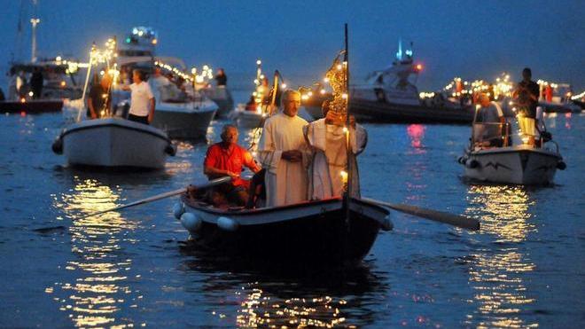 Luminaria nel golfo nel ricordo di San Cerbone