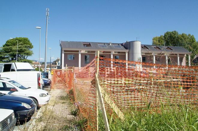 Antenna telefonica sospesi i lavori davanti alla Cgil