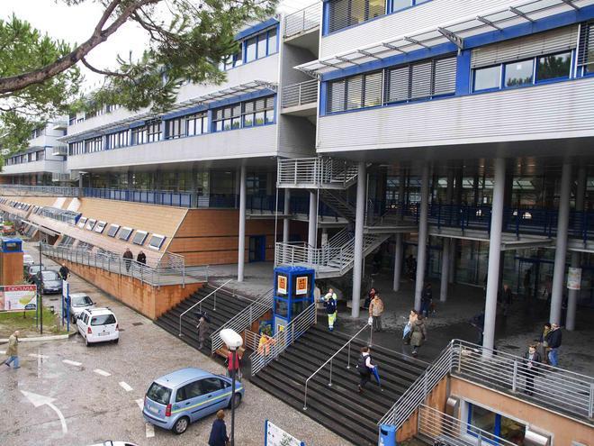 Bimbo di due anni operato d’urgenza per un sassolino in gola 