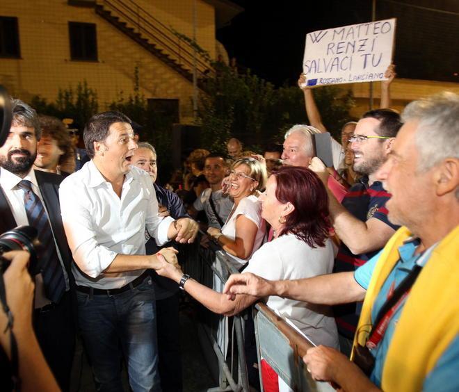 Bagno di folla a Pieve a Nievole per Matteo Renzi 
