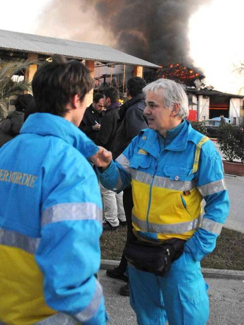 Cartoni in fiamme al cantiere 