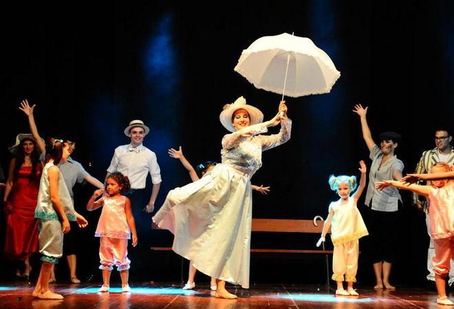 Folla per i balletti: volano Palazzaccio e il samba del Casine 