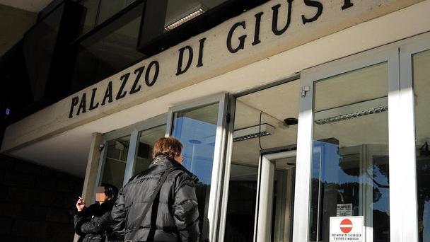 Rapinato e ferito per una sigaretta