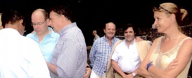 Busto di Mike, Vinchesi fornirà il basamento di marmo