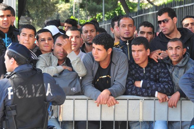 Fanno carte false per gli stranieri: denunciati i prestanome italiani 