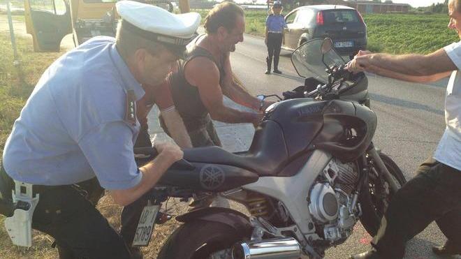 Scontro frontale sulla statale, grave un motociclista di Vaiano