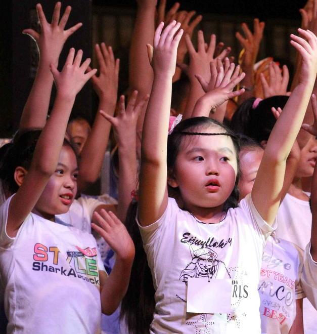“Provate a bruciarli, vedete come cantano” L’odio razziale non risparmia i bambini 