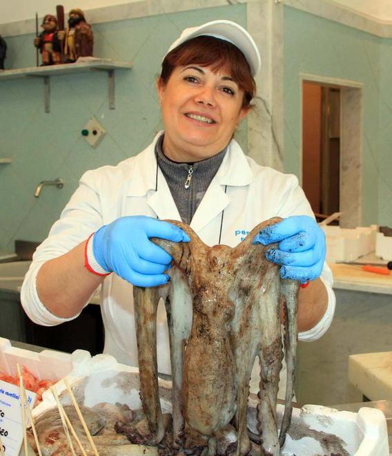 Gli alberghi non comprano più pesce fresco e dolci dai produttori