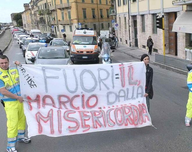 Misericordia, licenziamenti e vendite 