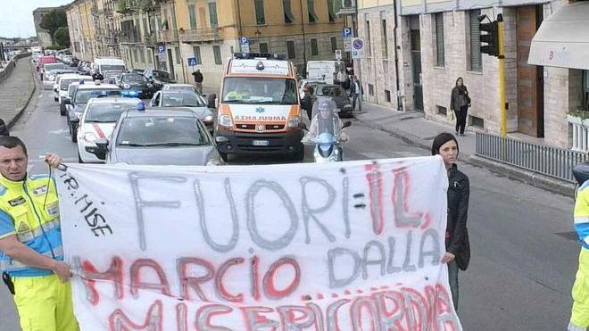 Misericordia, licenziamenti e vendite