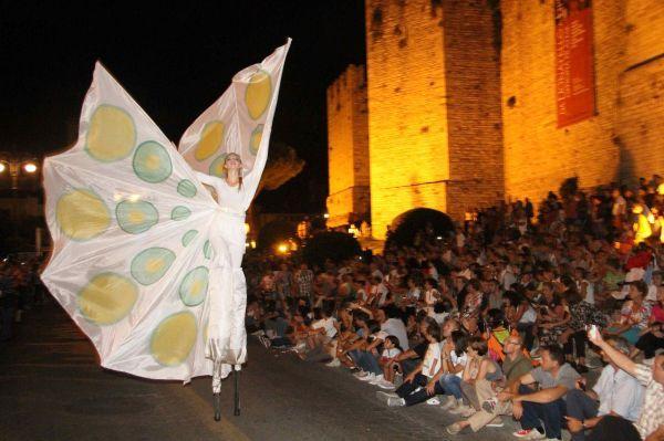 In migliaia lungo le strade per assistere al Corteggio storico - Video   - Foto 1  e - Foto 2 