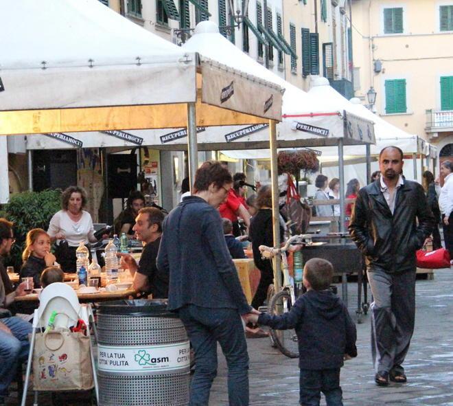 L’anima buona di via Cironi: materiali da riciclare e speranza 