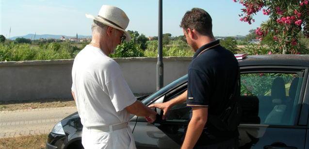 Tenta di raggirare un albanese che però chiama la questura