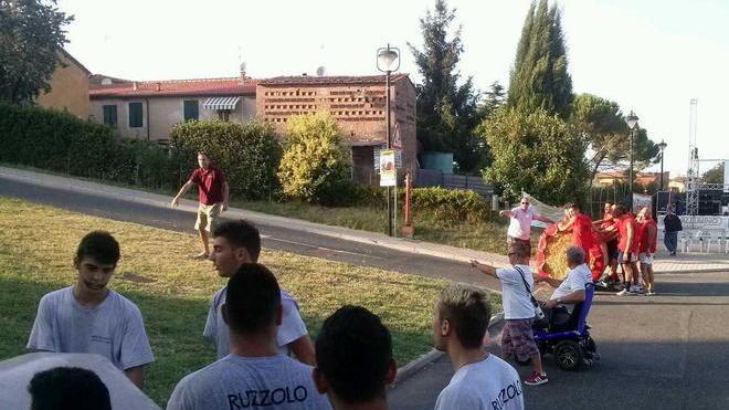 Il “ruzzolo” sorride ai rossi del rione Centro