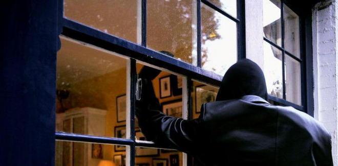 Cassaforte smurata in casa il bottino è di 20mila euro 